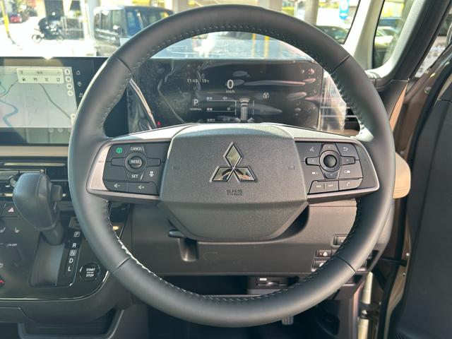 �{�v���X�e�A�����O�@�E�b�h���p�l���@���^���������قǂ����ꃉ�O�W���A���[�������o���Ă���܂��B�X�e�A�����O�X�C�b�`���I�[�f�B�I�X�C�b�`�E�N���[�Y�R���g���[���Ɖ��K�ȃh���C�u�Ɍq����܂�