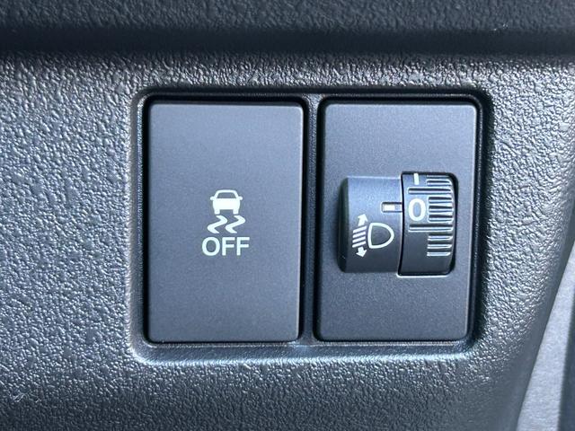 N-BOXカスタム ターボ カスタムターボ 衝突軽減 両側電動 クルーズコントロール ハーフレザーシート シートヒーター バックカメラ コーナーセンサー フルフラットシート 純正アルミ スマートキー LEDヘッド ABS!!!!(33枚目)