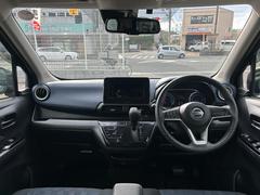 車を運転する際には運転席の存在は欠かせません。なのでしっかりとチェックしたいポイントですね。 2