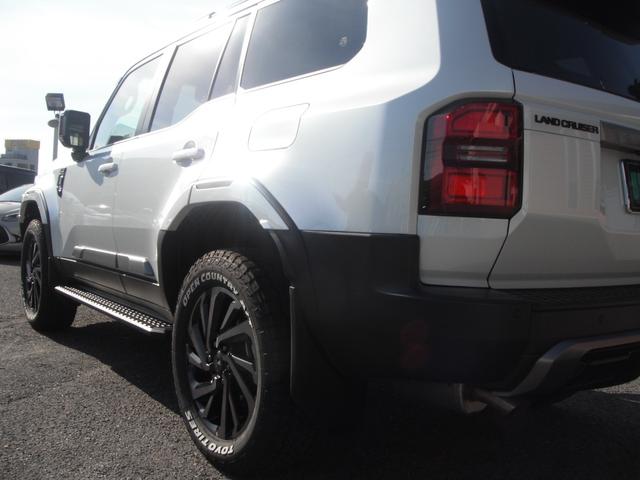 ランドクルーザー２５０ ＶＸ　モデリスタ２０インチアルミ／シグネチャーイルミブレード／オーバーフェンダー／モデリスタパッケージ／フェンダーガーニッシュ／サイドモール／リアスポイラー／デジタルインナーミラー／サンルーフ／（9枚目）