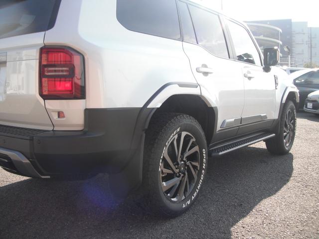 ランドクルーザー２５０ ＶＸ　モデリスタ２０インチアルミ／シグネチャーイルミブレード／オーバーフェンダー／モデリスタパッケージ／フェンダーガーニッシュ／サイドモール／リアスポイラー／デジタルインナーミラー／サンルーフ／（10枚目）