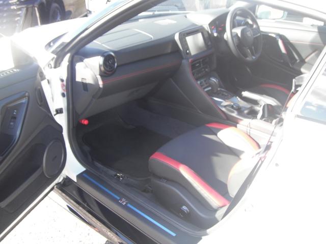 ＧＴ－Ｒ ブラックエディション　ＢＯＳＥサウンドシステム・ＬＥＤハイパーデイライトキャンセルスイッチ・ＧＴ－Ｒ専用フロアカーペット（12枚目）