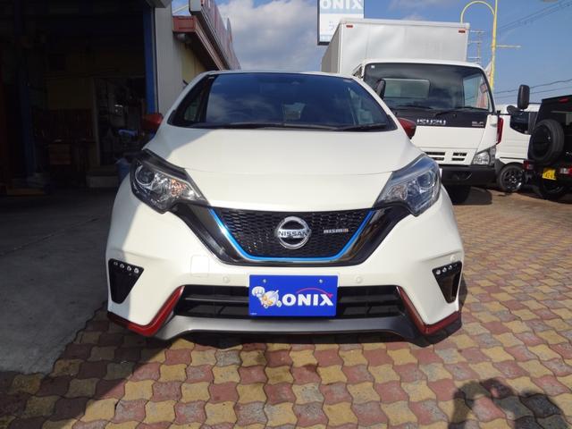 ノート e-パワーニスモ 1年間走行距離無制限保証 エマージェンシーブレーキ LEDライト メモリーナビ フルセグTV 全周囲モニター ETC アイドリングストップ インテリジェントルームミラー スマ-トキ- アルミ 禁煙車(3枚目)