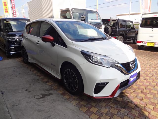 ノート e-パワーニスモ 1年間走行距離無制限保証 エマージェンシーブレーキ LEDライト メモリーナビ フルセグTV 全周囲モニター ETC アイドリングストップ インテリジェントルームミラー スマ-トキ- アルミ 禁煙車(4枚目)