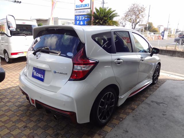 ノート e-パワーニスモ 1年間走行距離無制限保証 エマージェンシーブレーキ LEDライト メモリーナビ フルセグTV 全周囲モニター ETC アイドリングストップ インテリジェントルームミラー スマ-トキ- アルミ 禁煙車(5枚目)