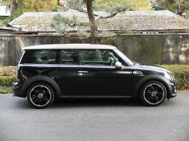MINI クーパー クラブマン ボンドストリートパッケージ ワンオーナー 禁煙車 黒革スポーツシート シートヒーター クロームラインインテリア ボンネットストライプ 純正17インチアロイホイール(7枚目)