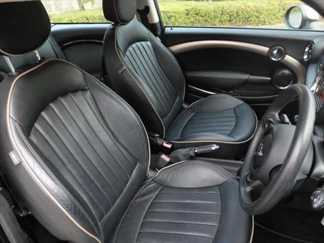 MINI クーパー クラブマン ボンドストリートパッケージ ワンオーナー 禁煙車 黒革スポーツシート シートヒーター クロームラインインテリア ボンネットストライプ 純正17インチアロイホイール(15枚目)