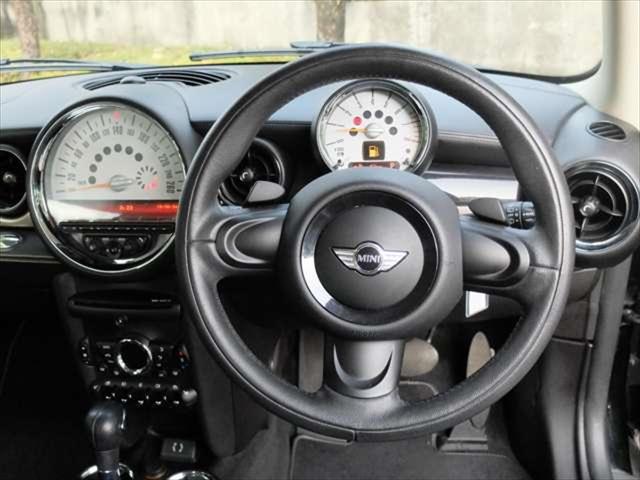 MINI クーパー クラブマン ボンドストリートパッケージ ワンオーナー 禁煙車 黒革スポーツシート シートヒーター クロームラインインテリア ボンネットストライプ 純正17インチアロイホイール(17枚目)
