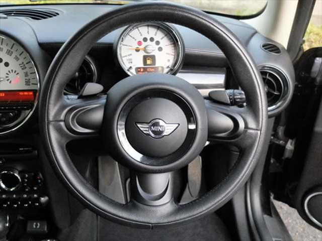 MINI クーパー クラブマン ボンドストリートパッケージ ワンオーナー 禁煙車 黒革スポーツシート シートヒーター クロームラインインテリア ボンネットストライプ 純正17インチアロイホイール(18枚目)
