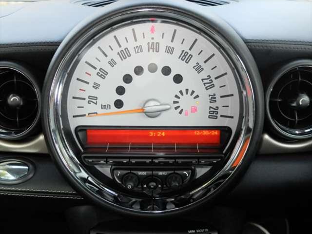 MINI クーパー クラブマン ボンドストリートパッケージ ワンオーナー 禁煙車 黒革スポーツシート シートヒーター クロームラインインテリア ボンネットストライプ 純正17インチアロイホイール(21枚目)