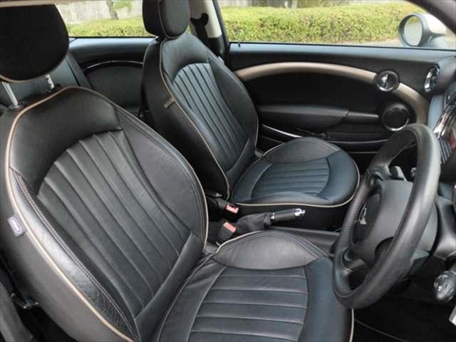 MINI クーパー クラブマン ボンドストリートパッケージ ワンオーナー 禁煙車 黒革スポーツシート シートヒーター クロームラインインテリア ボンネットストライプ 純正17インチアロイホイール(26枚目)