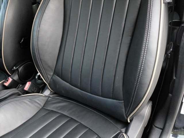 MINI クーパー クラブマン ボンドストリートパッケージ ワンオーナー 禁煙車 黒革スポーツシート シートヒーター クロームラインインテリア ボンネットストライプ 純正17インチアロイホイール(30枚目)