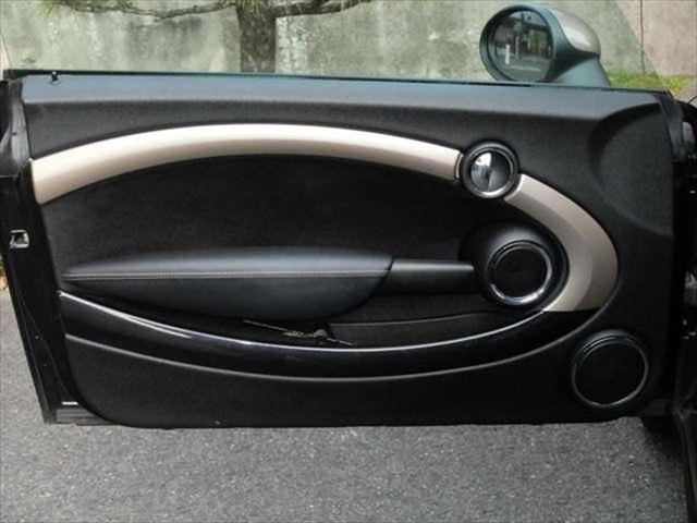 MINI クーパー クラブマン ボンドストリートパッケージ ワンオーナー 禁煙車 黒革スポーツシート シートヒーター クロームラインインテリア ボンネットストライプ 純正17インチアロイホイール(37枚目)