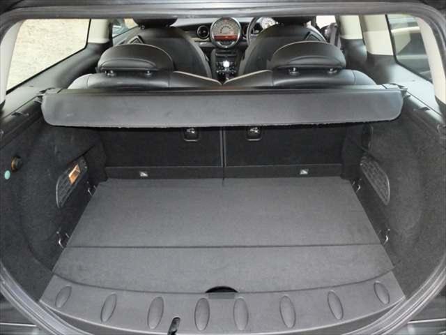 MINI クーパー クラブマン ボンドストリートパッケージ ワンオーナー 禁煙車 黒革スポーツシート シートヒーター クロームラインインテリア ボンネットストライプ 純正17インチアロイホイール(39枚目)