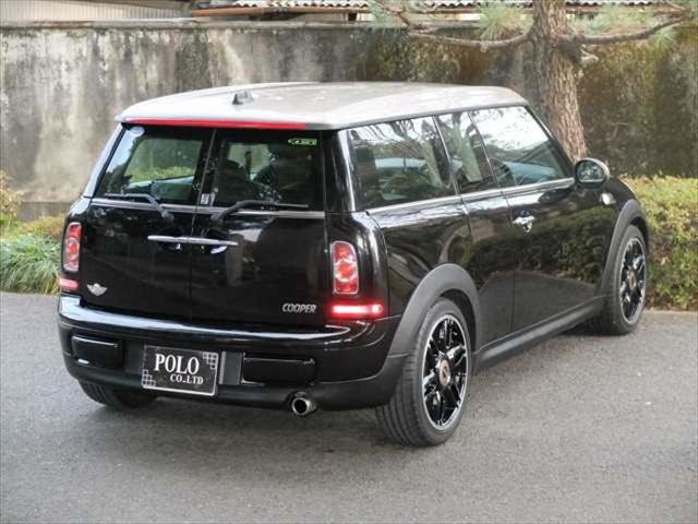 MINI クーパー クラブマン ボンドストリートパッケージ ワンオーナー 禁煙車 黒革スポーツシート シートヒーター クロームラインインテリア ボンネットストライプ 純正17インチアロイホイール(62枚目)