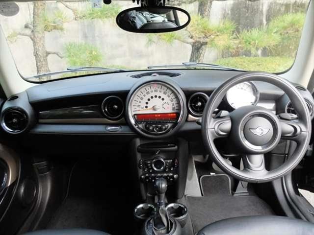 MINI クーパー クラブマン ボンドストリートパッケージ ワンオーナー 禁煙車 黒革スポーツシート シートヒーター クロームラインインテリア ボンネットストライプ 純正17インチアロイホイール(67枚目)