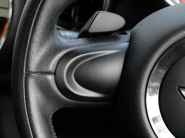 MINI クーパー クラブマン ボンドストリートパッケージ ワンオーナー 禁煙車 黒革スポーツシート シートヒーター クロームラインインテリア ボンネットストライプ 純正17インチアロイホイール(73枚目)