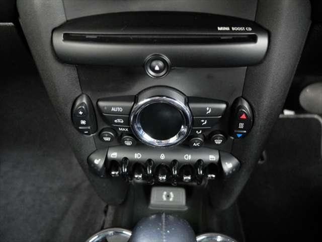 MINI クーパー クラブマン ボンドストリートパッケージ ワンオーナー 禁煙車 黒革スポーツシート シートヒーター クロームラインインテリア ボンネットストライプ 純正17インチアロイホイール(76枚目)