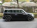 MINI クーパー クラブマン ボンドストリートパッケージ ワンオーナー 禁煙車 黒革スポーツシート シートヒーター クロームラインインテリア ボンネットストライプ 純正17インチアロイホイール(7枚目)