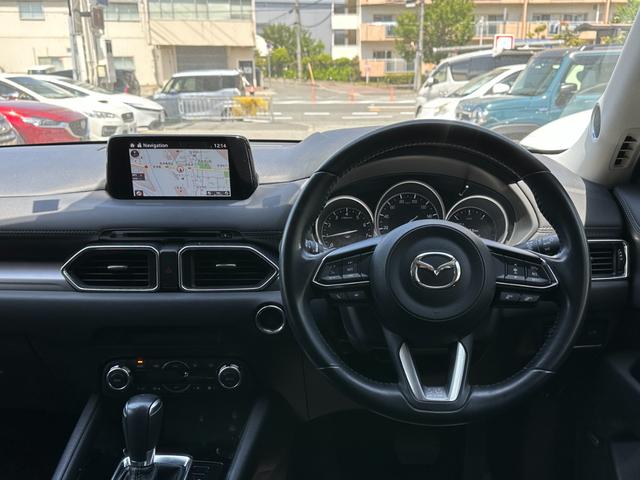 ＣＸ－５ ２０Ｓ　プロアクティブ　マツダコネクトナビ　全方位モニター　ＢＯＳＥサウンドシステム　衝突被害軽減ブレーキ　アダプティブクルーズコントロール　パワーバックドア　純正１９インチＡＷ　ＬＫＡ　ＢＳＭ　ＨＵＤ　ＥＴＣ　Ｃソナー（28枚目）