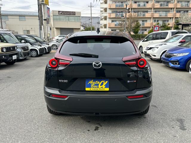 ＭＸ－３０ロータリーＥＶ エディションＲ　純正ＳＤナビ・ＴＶ　ＢＯＳＥサウンド　全方位カメラ　衝突被害軽減ブレーキ　ＬＫＡ　ＡＨＢ　ＢＳＭ　ＥＴＣ　ハーフレザーパワーシート　シートヒーター　純正１８インチＡＷ　Ｃソナー　ＬＥＤヘッドライト（12枚目）