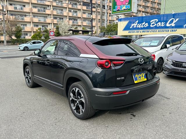 ＭＸ－３０ロータリーＥＶ エディションＲ　純正ＳＤナビ・ＴＶ　ＢＯＳＥサウンド　全方位カメラ　衝突被害軽減ブレーキ　ＬＫＡ　ＡＨＢ　ＢＳＭ　ＥＴＣ　ハーフレザーパワーシート　シートヒーター　純正１８インチＡＷ　Ｃソナー　ＬＥＤヘッドライト（13枚目）