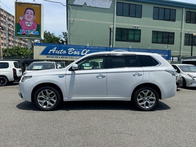 アウトランダーＰＨＥＶ Ｇプレミアムパッケージ　純正メモリーナビ　Ｂカメラ　ロックフォード　黒革パワーシート　ドラレコ　衝突被害軽減Ｂ　レーダークルーズ　ＬＫＡ　シートヒーター　ＥＴＣ　ＬＥＤヘッドライト　純正１８インチＡＷ　１５００Ｗ電源（10枚目）