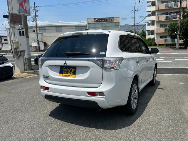 アウトランダーＰＨＥＶ Ｇプレミアムパッケージ　純正メモリーナビ　Ｂカメラ　ロックフォード　黒革パワーシート　ドラレコ　衝突被害軽減Ｂ　レーダークルーズ　ＬＫＡ　シートヒーター　ＥＴＣ　ＬＥＤヘッドライト　純正１８インチＡＷ　１５００Ｗ電源（11枚目）