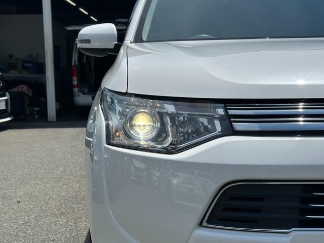 アウトランダーＰＨＥＶ Ｇプレミアムパッケージ　純正メモリーナビ　Ｂカメラ　ロックフォード　黒革パワーシート　ドラレコ　衝突被害軽減Ｂ　レーダークルーズ　ＬＫＡ　シートヒーター　ＥＴＣ　ＬＥＤヘッドライト　純正１８インチＡＷ　１５００Ｗ電源（14枚目）