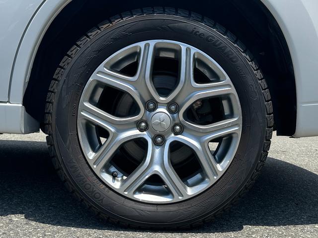 アウトランダーＰＨＥＶ Ｇプレミアムパッケージ　純正メモリーナビ　Ｂカメラ　ロックフォード　黒革パワーシート　ドラレコ　衝突被害軽減Ｂ　レーダークルーズ　ＬＫＡ　シートヒーター　ＥＴＣ　ＬＥＤヘッドライト　純正１８インチＡＷ　１５００Ｗ電源（23枚目）