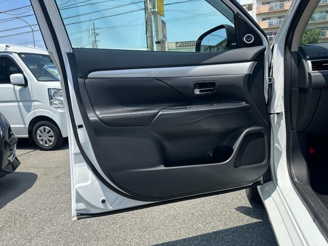 アウトランダーＰＨＥＶ Ｇプレミアムパッケージ　純正メモリーナビ　Ｂカメラ　ロックフォード　黒革パワーシート　ドラレコ　衝突被害軽減Ｂ　レーダークルーズ　ＬＫＡ　シートヒーター　ＥＴＣ　ＬＥＤヘッドライト　純正１８インチＡＷ　１５００Ｗ電源（24枚目）