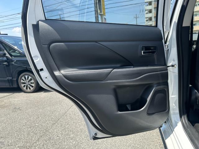 アウトランダーＰＨＥＶ Ｇプレミアムパッケージ　純正メモリーナビ　Ｂカメラ　ロックフォード　黒革パワーシート　ドラレコ　衝突被害軽減Ｂ　レーダークルーズ　ＬＫＡ　シートヒーター　ＥＴＣ　ＬＥＤヘッドライト　純正１８インチＡＷ　１５００Ｗ電源（26枚目）