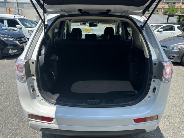 アウトランダーＰＨＥＶ Ｇプレミアムパッケージ　純正メモリーナビ　Ｂカメラ　ロックフォード　黒革パワーシート　ドラレコ　衝突被害軽減Ｂ　レーダークルーズ　ＬＫＡ　シートヒーター　ＥＴＣ　ＬＥＤヘッドライト　純正１８インチＡＷ　１５００Ｗ電源（28枚目）