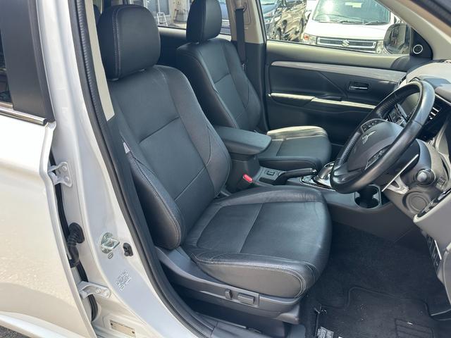アウトランダーＰＨＥＶ Ｇプレミアムパッケージ　純正メモリーナビ　Ｂカメラ　ロックフォード　黒革パワーシート　ドラレコ　衝突被害軽減Ｂ　レーダークルーズ　ＬＫＡ　シートヒーター　ＥＴＣ　ＬＥＤヘッドライト　純正１８インチＡＷ　１５００Ｗ電源（31枚目）