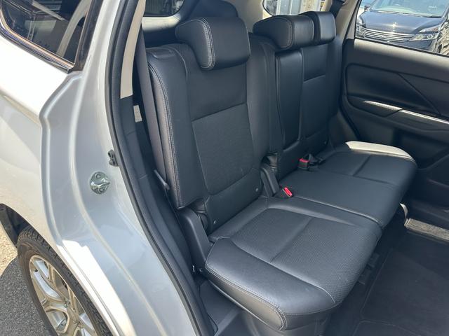 アウトランダーＰＨＥＶ Ｇプレミアムパッケージ　純正メモリーナビ　Ｂカメラ　ロックフォード　黒革パワーシート　ドラレコ　衝突被害軽減Ｂ　レーダークルーズ　ＬＫＡ　シートヒーター　ＥＴＣ　ＬＥＤヘッドライト　純正１８インチＡＷ　１５００Ｗ電源（33枚目）