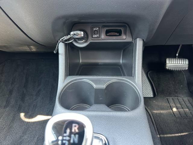 アウトランダーＰＨＥＶ Ｇプレミアムパッケージ　純正メモリーナビ　Ｂカメラ　ロックフォード　黒革パワーシート　ドラレコ　衝突被害軽減Ｂ　レーダークルーズ　ＬＫＡ　シートヒーター　ＥＴＣ　ＬＥＤヘッドライト　純正１８インチＡＷ　１５００Ｗ電源（40枚目）