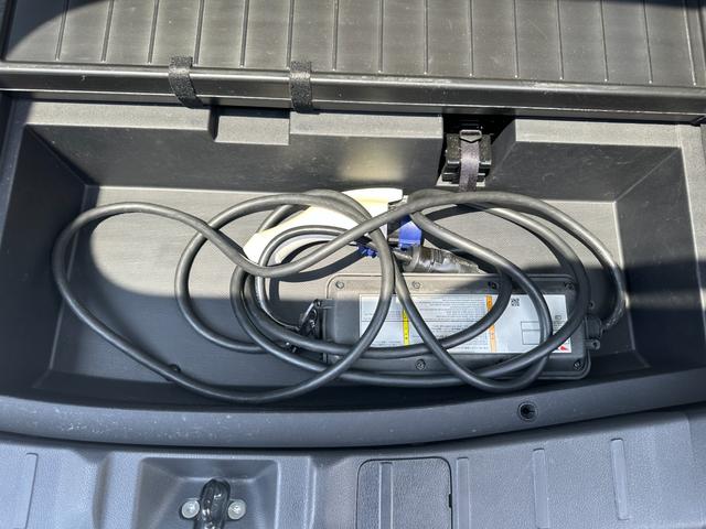 アウトランダーＰＨＥＶ Ｇプレミアムパッケージ　純正メモリーナビ　Ｂカメラ　ロックフォード　黒革パワーシート　ドラレコ　衝突被害軽減Ｂ　レーダークルーズ　ＬＫＡ　シートヒーター　ＥＴＣ　ＬＥＤヘッドライト　純正１８インチＡＷ　１５００Ｗ電源（52枚目）