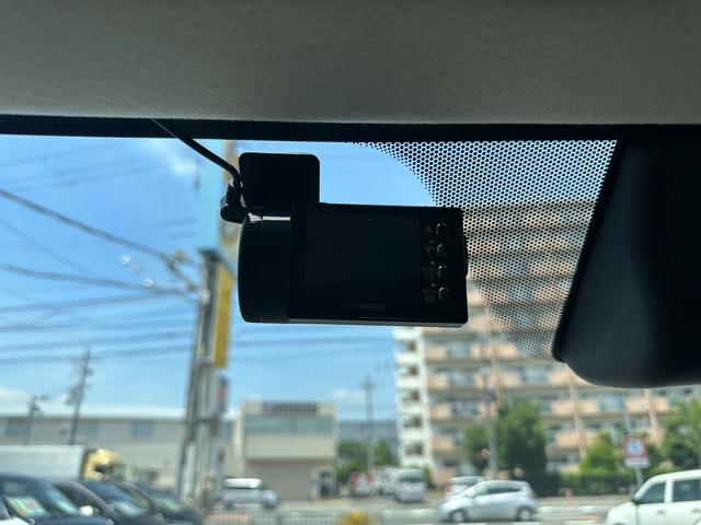 アウトランダーＰＨＥＶ Ｇプレミアムパッケージ　純正メモリーナビ　Ｂカメラ　ロックフォード　黒革パワーシート　ドラレコ　衝突被害軽減Ｂ　レーダークルーズ　ＬＫＡ　シートヒーター　ＥＴＣ　ＬＥＤヘッドライト　純正１８インチＡＷ　１５００Ｗ電源（53枚目）