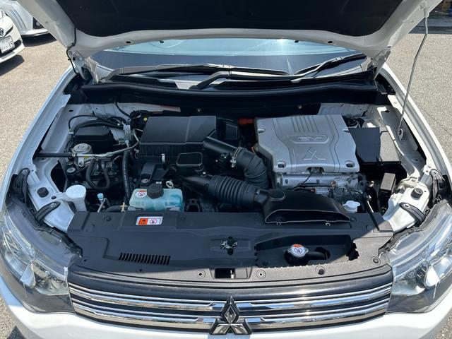 アウトランダーＰＨＥＶ Ｇプレミアムパッケージ　純正メモリーナビ　Ｂカメラ　ロックフォード　黒革パワーシート　ドラレコ　衝突被害軽減Ｂ　レーダークルーズ　ＬＫＡ　シートヒーター　ＥＴＣ　ＬＥＤヘッドライト　純正１８インチＡＷ　１５００Ｗ電源（59枚目）