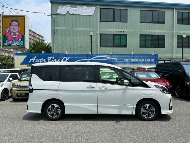 セレナ ｅ－パワー　ハイウェイスターＶ　純正１０ｉｎメモリーナビＴＶ　アラウンドビューカメラ　プロパイロット　両側ハンズフリーパワースライドドア　エマージェンシーブレーキ　電動パーキングブレーキ　純正１６ｉｎＡＷ　デジタルミラー　ＥＴＣ（9枚目）