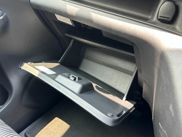 セレナ ｅ－パワー　ハイウェイスターＶ　純正１０ｉｎメモリーナビＴＶ　アラウンドビューカメラ　プロパイロット　両側ハンズフリーパワースライドドア　エマージェンシーブレーキ　電動パーキングブレーキ　純正１６ｉｎＡＷ　デジタルミラー　ＥＴＣ（46枚目）