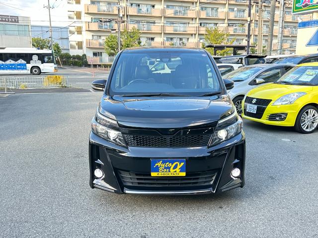 ヴォクシー ＺＳ　Ｇ’ｓ　純正８ｉｎメモリーナビＴＶ　Ｂカメラ　パワースライド　トヨタセーフティセンス　ＬＫＡ　ＴＲＣ　ＥＴＣ　Ｇ‘ｓ専用ハーフレザーシート　Ｇ‘ｓ専用１８インチＡＷ　オートハイビーム　ＬＥＤヘッドライト（7枚目）