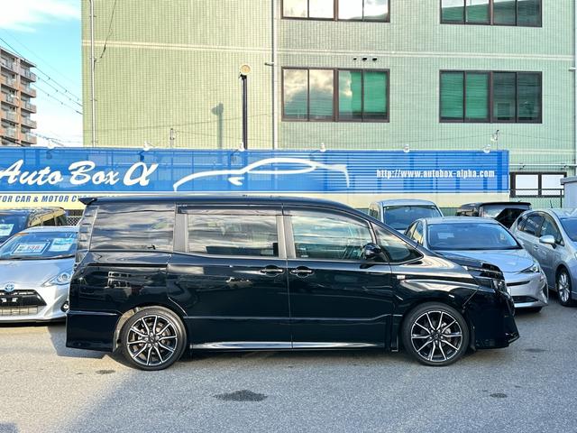 ヴォクシー ＺＳ　Ｇ’ｓ　純正８ｉｎメモリーナビＴＶ　Ｂカメラ　パワースライド　トヨタセーフティセンス　ＬＫＡ　ＴＲＣ　ＥＴＣ　Ｇ‘ｓ専用ハーフレザーシート　Ｇ‘ｓ専用１８インチＡＷ　オートハイビーム　ＬＥＤヘッドライト（9枚目）