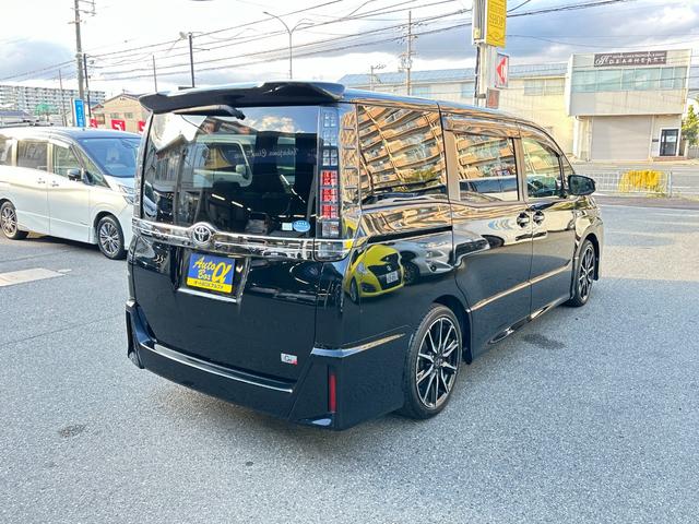 ヴォクシー ＺＳ　Ｇ’ｓ　純正８ｉｎメモリーナビＴＶ　Ｂカメラ　パワースライド　トヨタセーフティセンス　ＬＫＡ　ＴＲＣ　ＥＴＣ　Ｇ‘ｓ専用ハーフレザーシート　Ｇ‘ｓ専用１８インチＡＷ　オートハイビーム　ＬＥＤヘッドライト（11枚目）