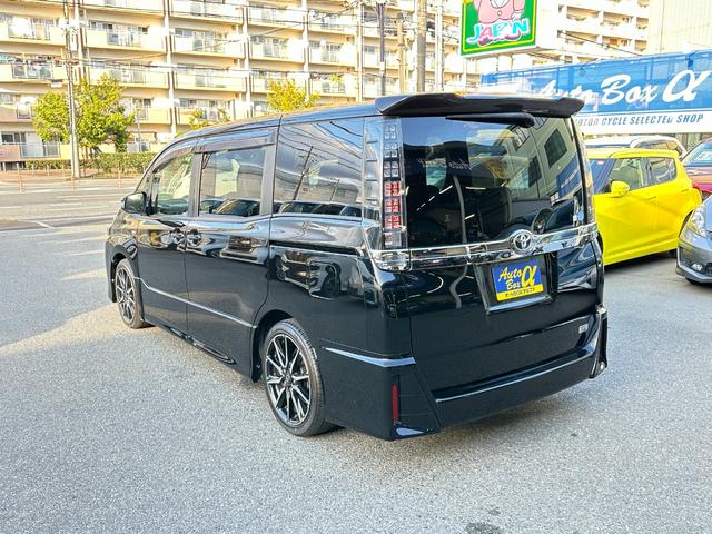 ヴォクシー ＺＳ　Ｇ’ｓ　純正８ｉｎメモリーナビＴＶ　Ｂカメラ　パワースライド　トヨタセーフティセンス　ＬＫＡ　ＴＲＣ　ＥＴＣ　Ｇ‘ｓ専用ハーフレザーシート　Ｇ‘ｓ専用１８インチＡＷ　オートハイビーム　ＬＥＤヘッドライト（13枚目）