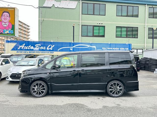 ヴォクシー ＺＳ　ＧＲスポーツ　純正メモリーナビＴＶ　バックカメラ　両側パワースライドドア　トヨタセーフティセンス　ＧＲ専用ハーフレザーシート　ＬＫＡ・ＴＲＣ・ＥＴＣ　クルーズＣ　純正１８ｉｎＡＷ　ＬＥＤライト・ＬＥＤフォグ（10枚目）