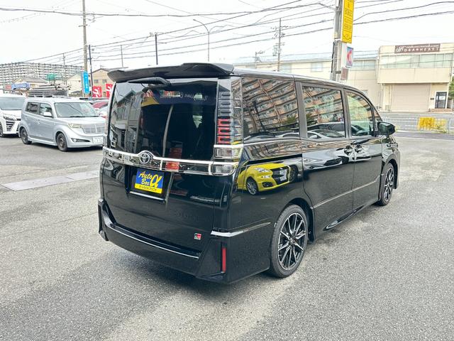 ヴォクシー ＺＳ　ＧＲスポーツ　純正メモリーナビＴＶ　バックカメラ　両側パワースライドドア　トヨタセーフティセンス　ＧＲ専用ハーフレザーシート　ＬＫＡ・ＴＲＣ・ＥＴＣ　クルーズＣ　純正１８ｉｎＡＷ　ＬＥＤライト・ＬＥＤフォグ（11枚目）