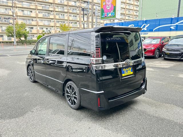 ヴォクシー ＺＳ　ＧＲスポーツ　純正メモリーナビＴＶ　バックカメラ　両側パワースライドドア　トヨタセーフティセンス　ＧＲ専用ハーフレザーシート　ＬＫＡ・ＴＲＣ・ＥＴＣ　クルーズＣ　純正１８ｉｎＡＷ　ＬＥＤライト・ＬＥＤフォグ（13枚目）