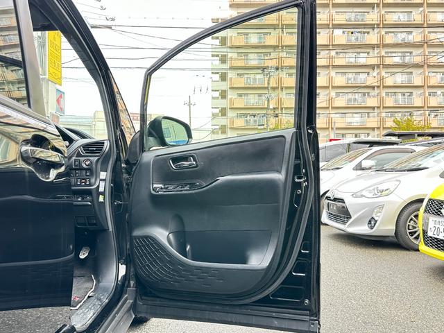 ヴォクシー ＺＳ　ＧＲスポーツ　純正メモリーナビＴＶ　バックカメラ　両側パワースライドドア　トヨタセーフティセンス　ＧＲ専用ハーフレザーシート　ＬＫＡ・ＴＲＣ・ＥＴＣ　クルーズＣ　純正１８ｉｎＡＷ　ＬＥＤライト・ＬＥＤフォグ（25枚目）