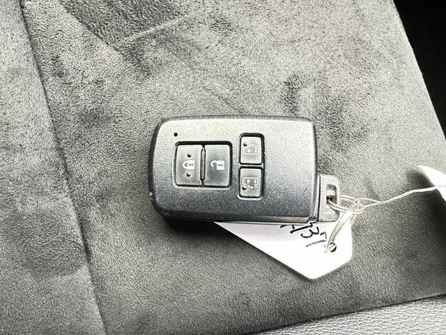 ヴォクシー ＺＳ　ＧＲスポーツ　純正メモリーナビＴＶ　バックカメラ　両側パワースライドドア　トヨタセーフティセンス　ＧＲ専用ハーフレザーシート　ＬＫＡ・ＴＲＣ・ＥＴＣ　クルーズＣ　純正１８ｉｎＡＷ　ＬＥＤライト・ＬＥＤフォグ（42枚目）